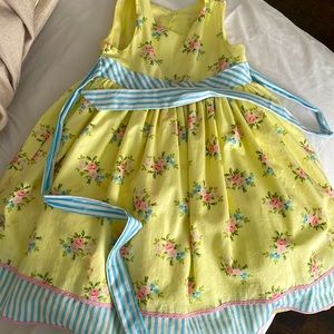 British designer Laura Ashley London A Victorian-style dress Girls size 5 yellow